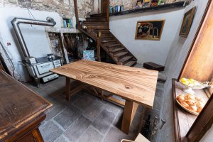 Table en bois massif réalisée par atelier cream